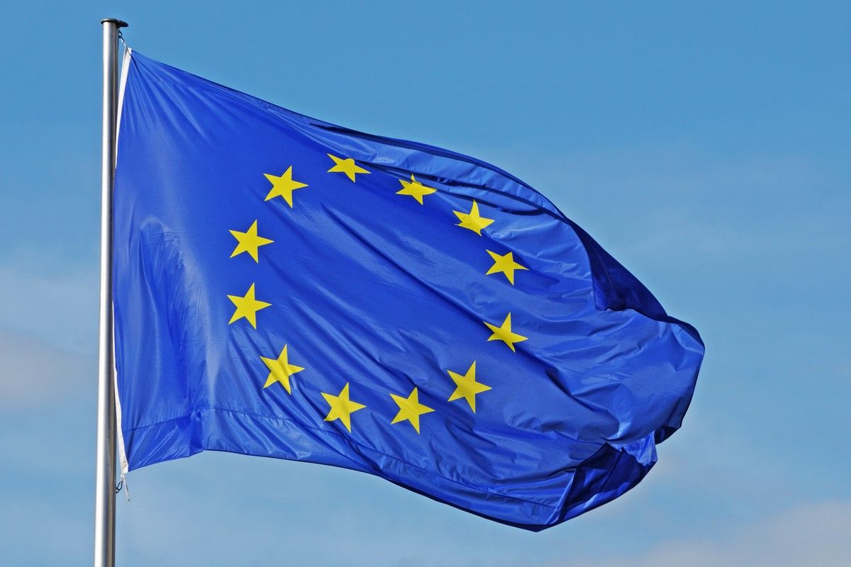 Drapeau-Union-Européenne-PEA-panel-investissement