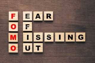 FOMO Fear Of Missing Out syndrome qui nous pousse à la peur